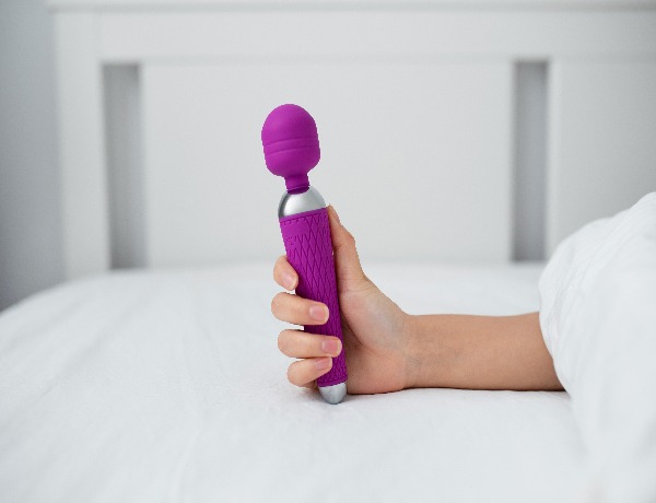 m_person-with-sexual-toy-in-bed